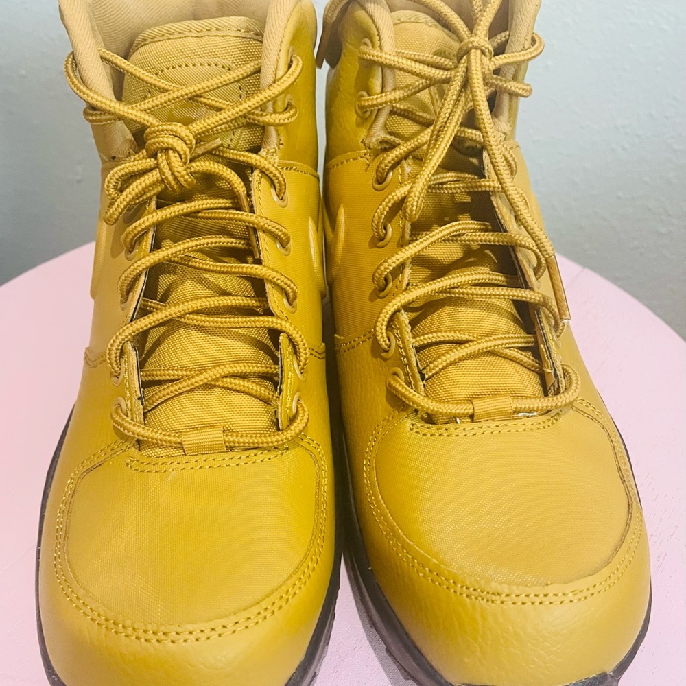 Nike Manoa LTR Wheat/Black Boots - BRAND NEW; NEVER WORN! - Picture 4 of 5